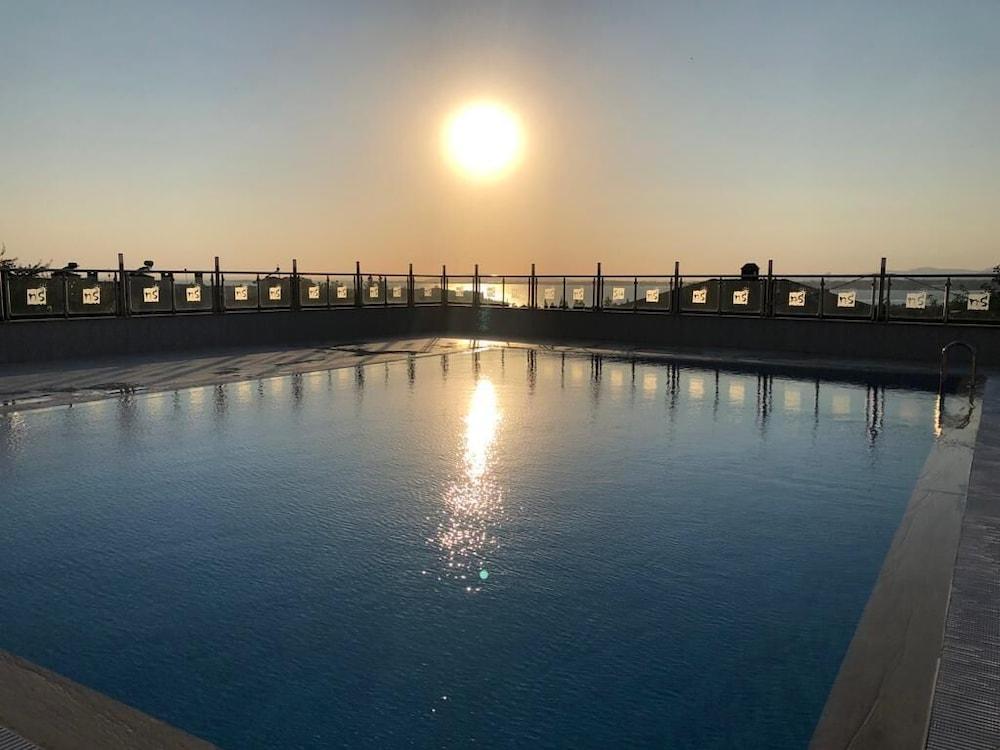 Double Royal Hotel Kocaeli Exteriör bild
